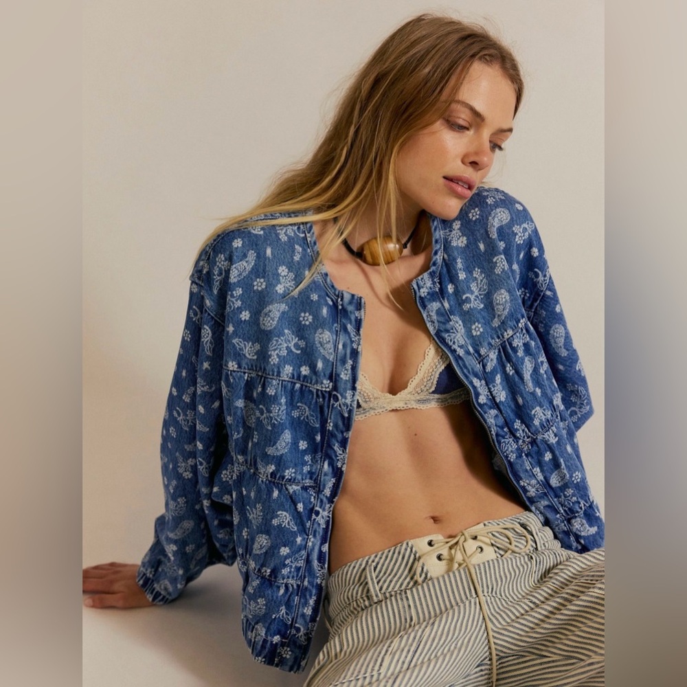We The Free Layla Printed Denim Jacket Blue Fog Size Large EUC Final Price Drop!
